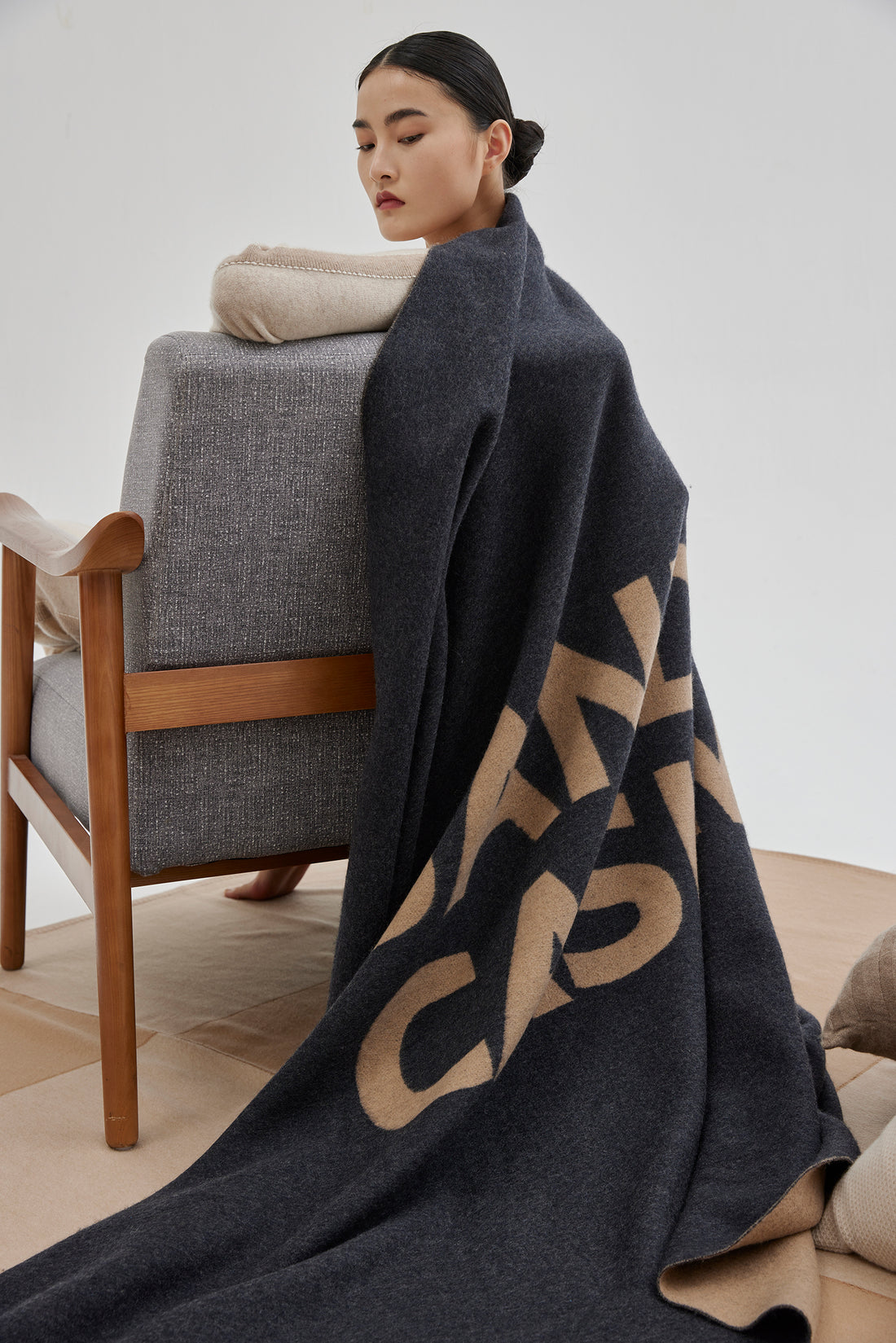 Double-sided jacquard cashmere blanket